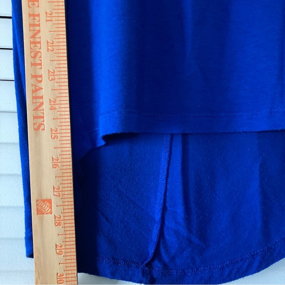 Design history long back cut back blouse - Picture 6 of 7